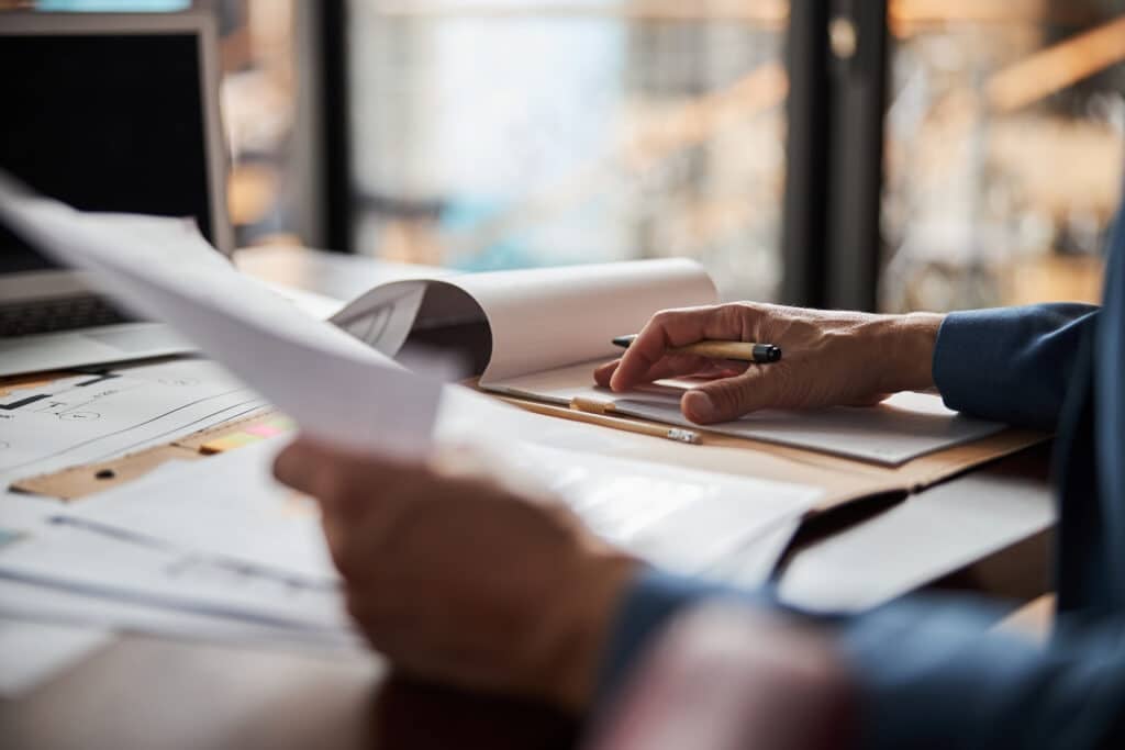 Privatetterforsker skriver pristilbud